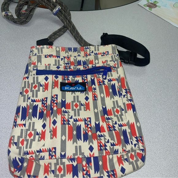 KAVU Keepalong Semi Padded Sling Canvas Rope Crossbody Bag Red & Blue SW Print - Picture 2 of 4